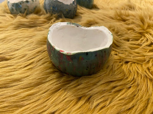 Handgemaakt keramiek kommetje groen paars