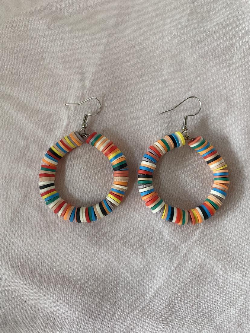 Julien Deluxe Oorbellen Katsuki kralen multi zwart rood blauw