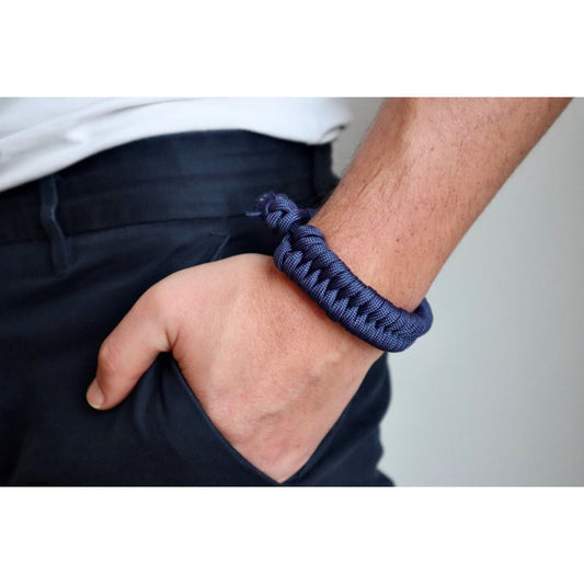 Chic Le Freak Herenarmband gevlochten paracord blauw arm