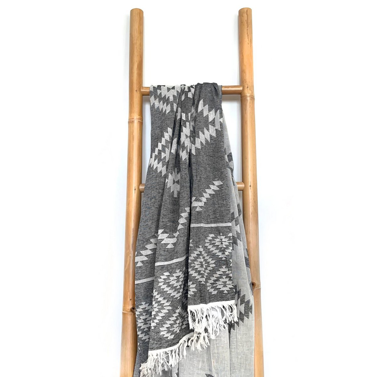 Handgeweven Turkse handdoek grijs Kilim in the Name of Grey
