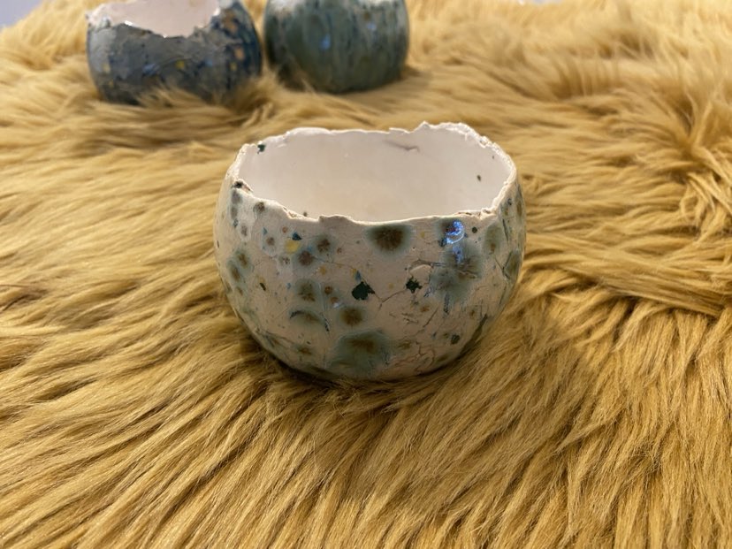 Handgemaakt keramiek kommetje beige groen bruin