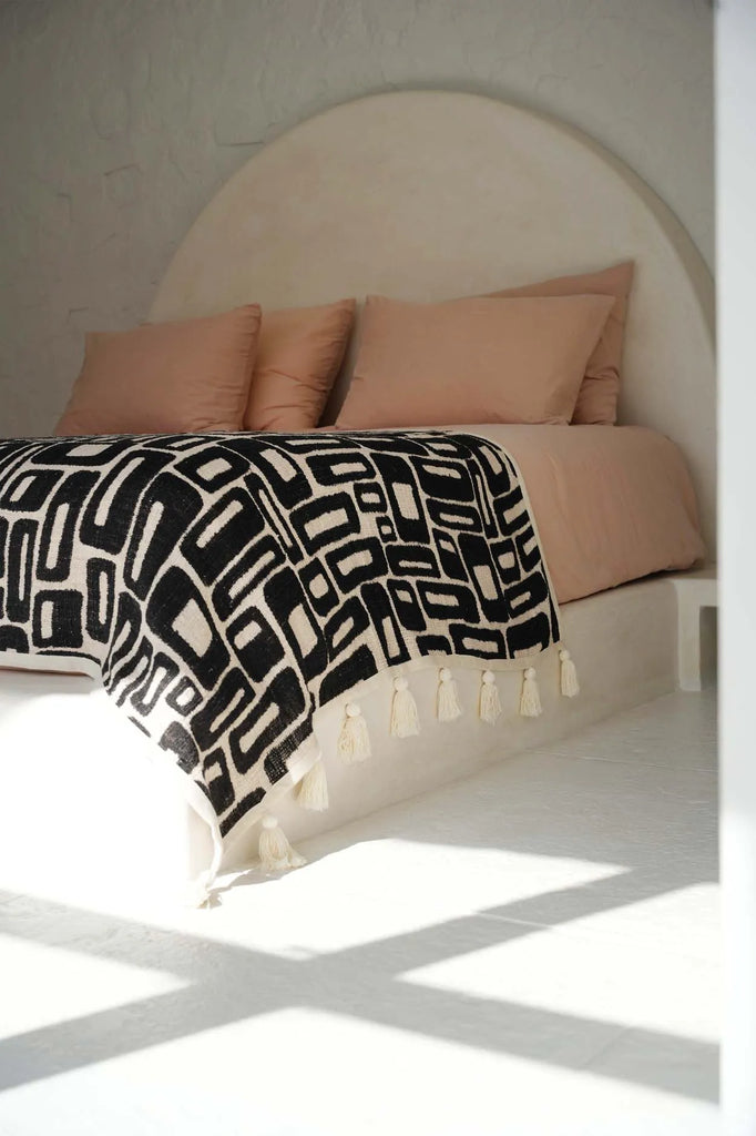 The Aztec Bed Throw - Natural Black