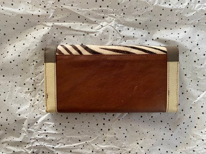 vanMauZ leren Portemonnee Envelope dierenprint beige bruin achterkant